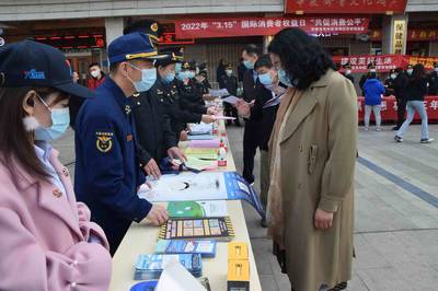 市中區(qū)消防大隊(duì)聯(lián)合市場(chǎng)監(jiān)管部門開(kāi)展“3·15”消防產(chǎn)品市場(chǎng)凈化宣傳